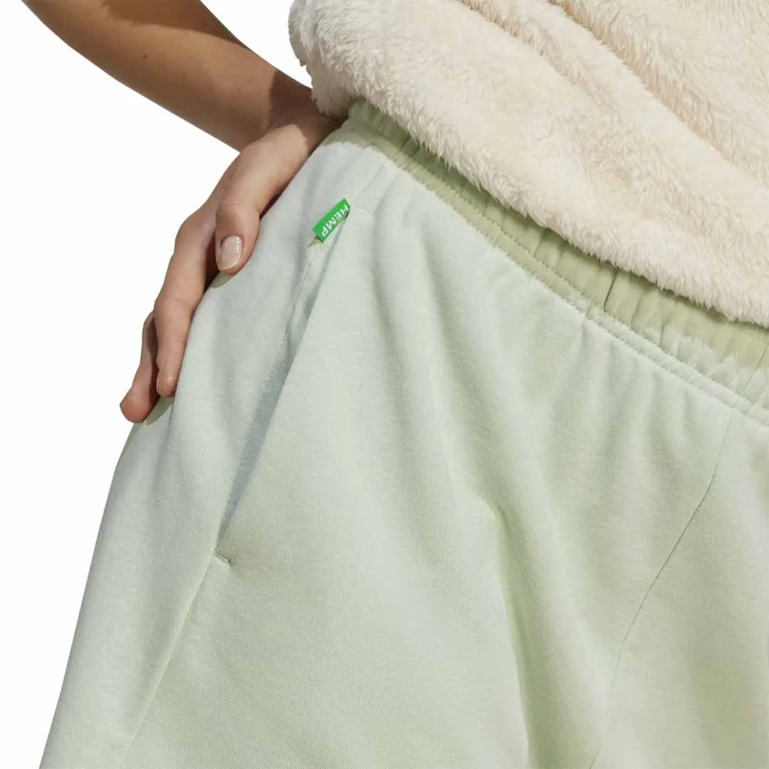 adidas - Damen Essentials  Shorts aus Hanf (IC1505)