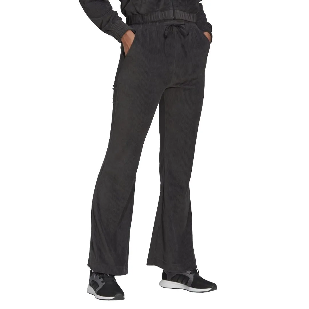 adidas - Damen Hyperglam Rippen-Velours Flared Leg Hose (IB3616)