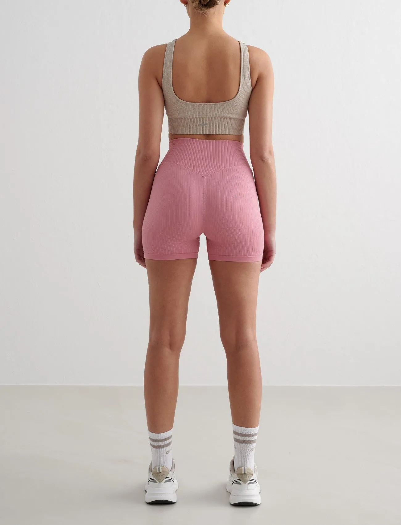 Aim'n Clothing Rippenmuster Nahtlose Midi-Biker-Shorts | Wüstenrose