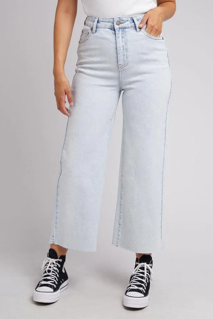 Alles über Eve Clothing Charlie High Rise Wide Leg Jean | Bleichmittel