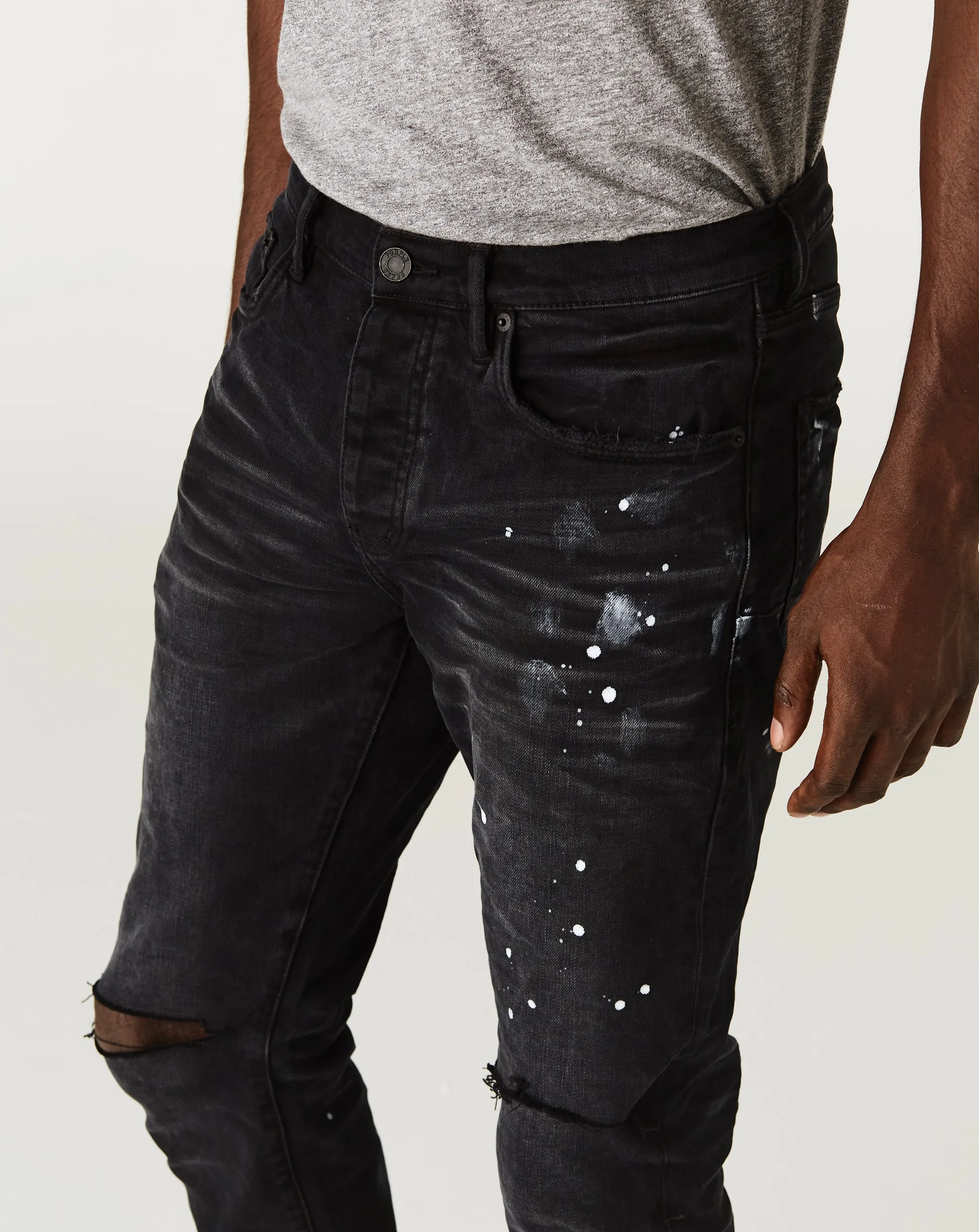 Schwarzes Harz-Knie mit Schlitz