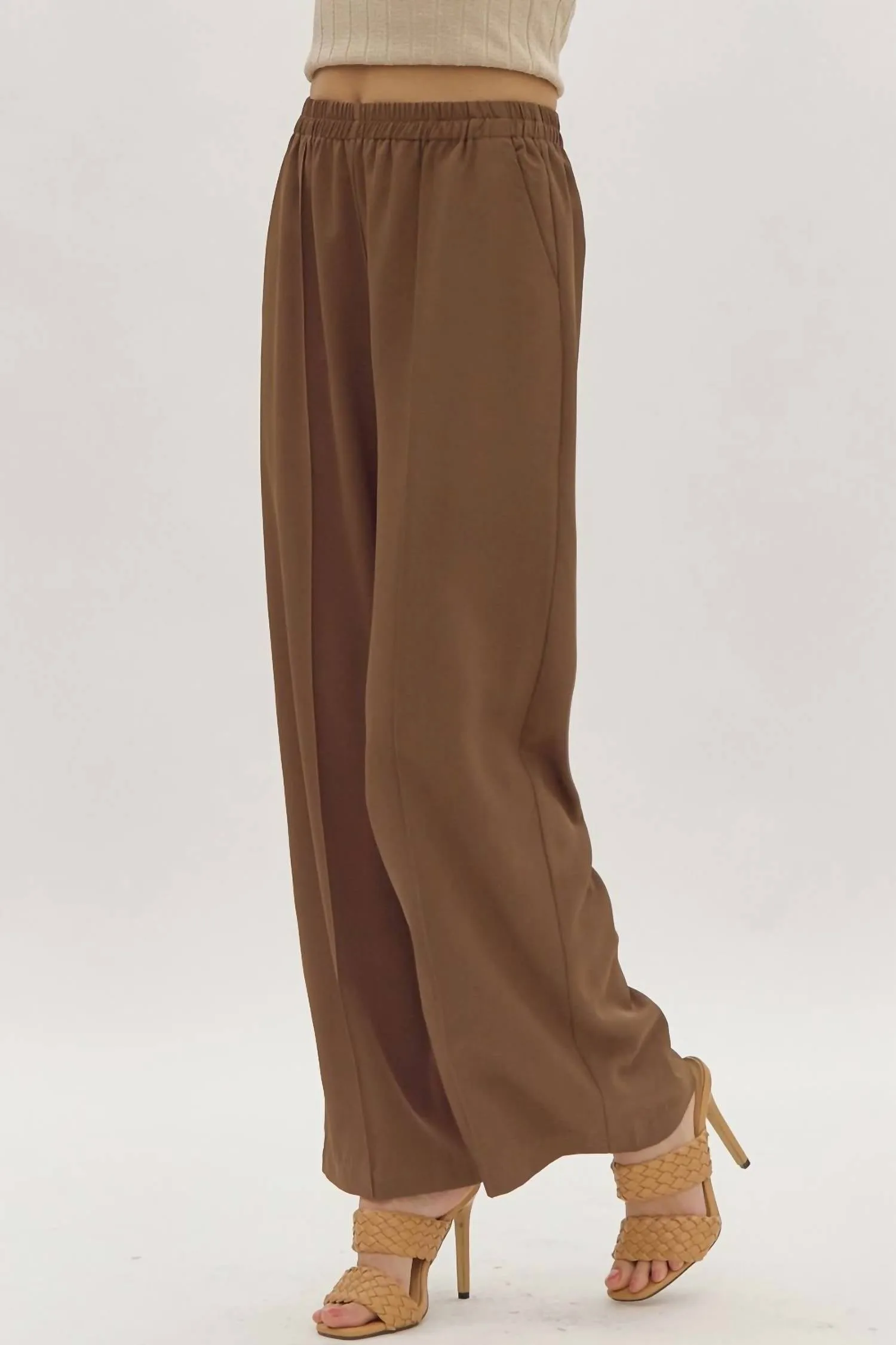 Hoch taillierte Hose in Espresso
