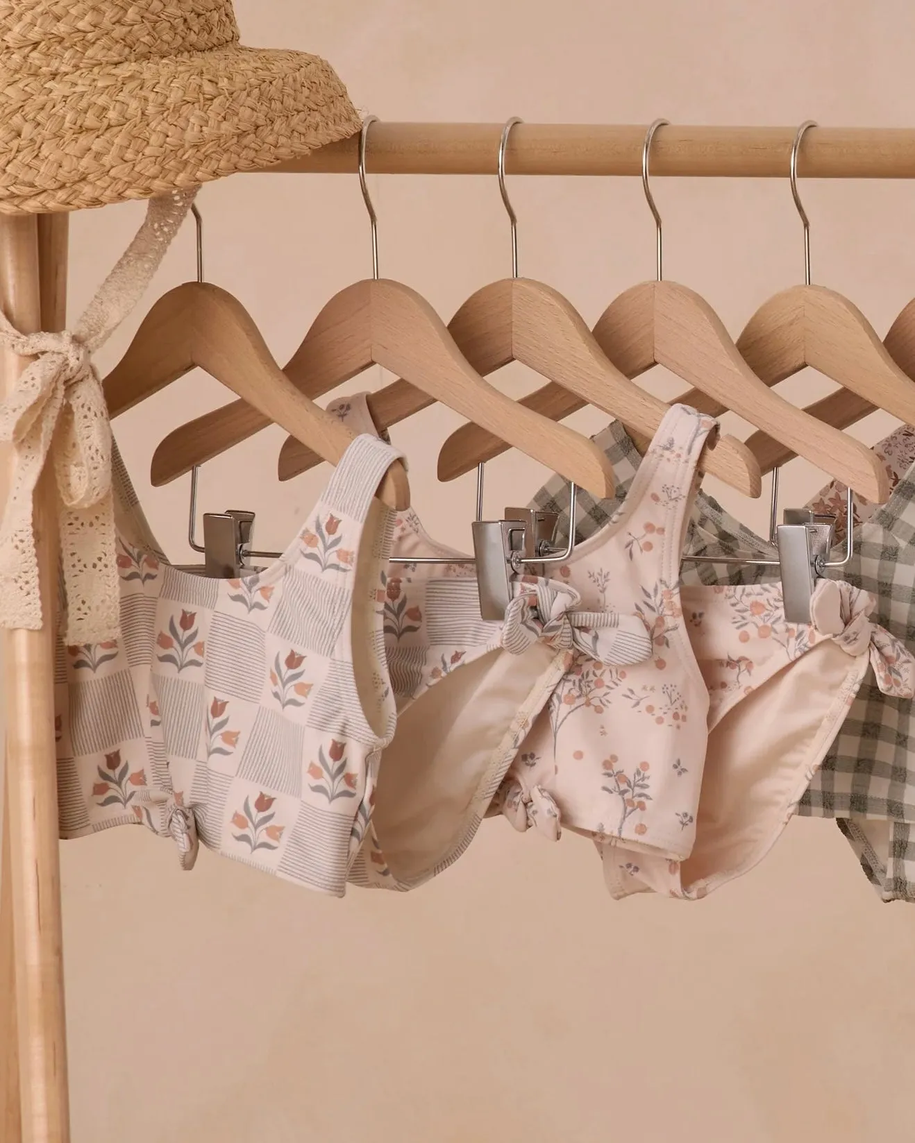 Geknoteter Bikini || Garten Gitter